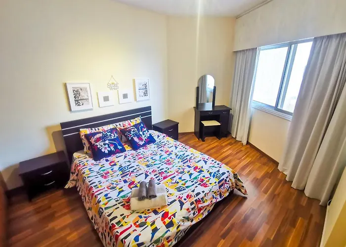 Flirty Flamingo Seaview Seafront *